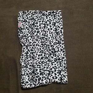 Black and white leppard print Victoria's Secret tub top.